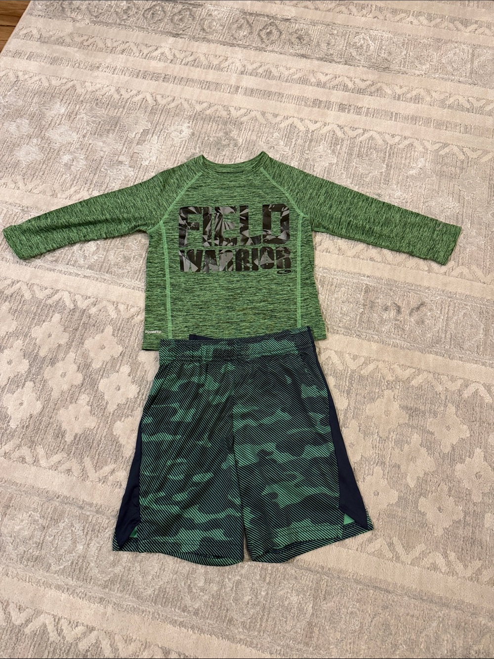 all in motion Green Long-Sleeve Rashguard with Green Camo Shorts